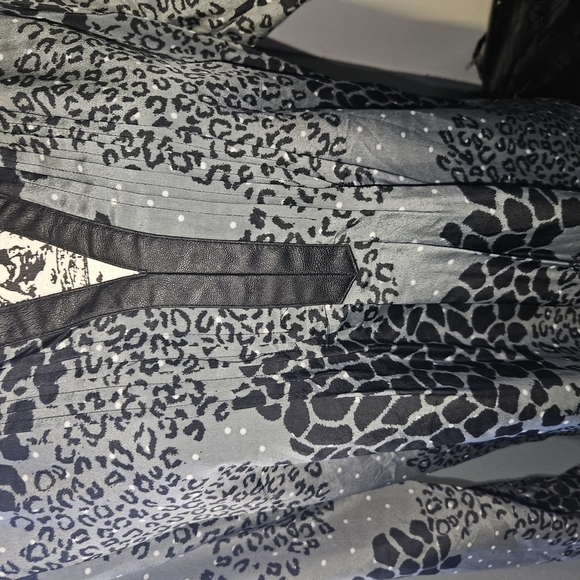 Daniel Rainn Womans V Neck Blouse Size M - Picture 7 of 14